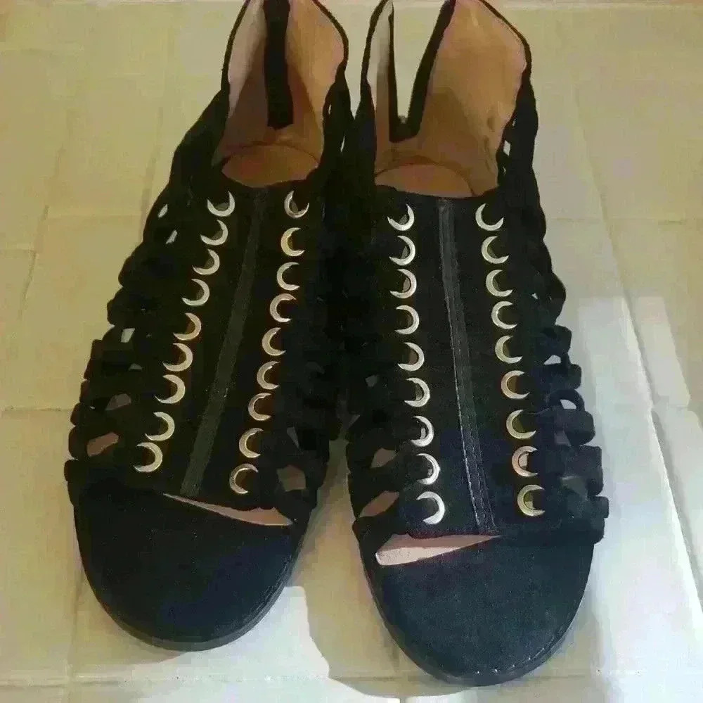 Only maker flat Sandals size 7